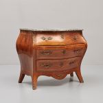 1046 8200 CHEST OF DRAWERS